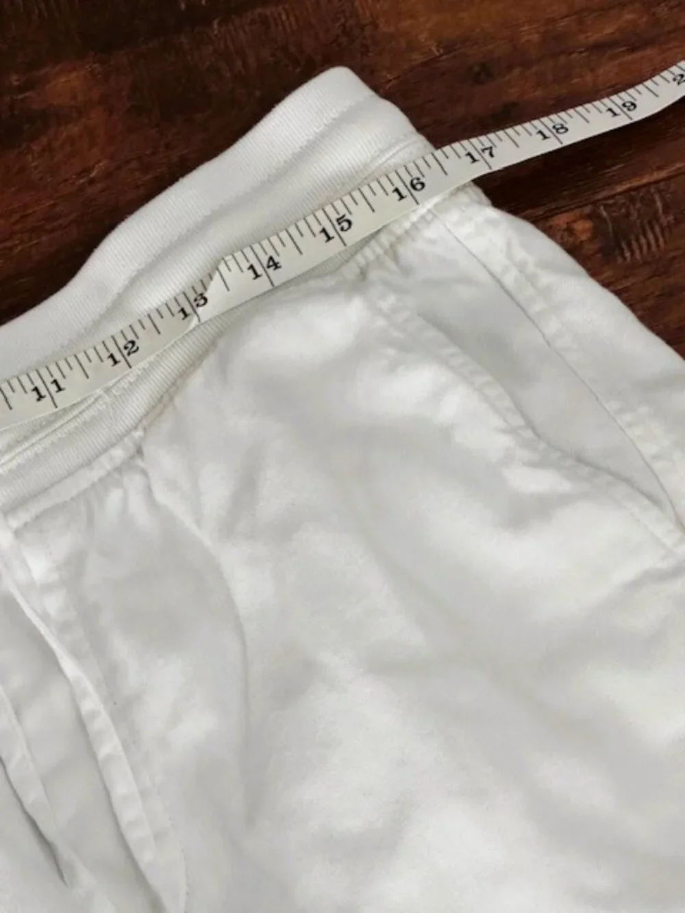 Women's Orvis Classic Collection White Drawstring Pull-On Shorts - Size Medium - Picture 11 of 13